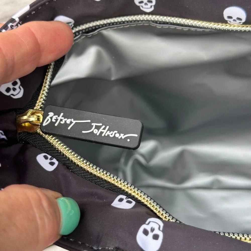 Betsey Johnson White Skull Insulated Lunch Tote Satchel Black White TBJ-0464 NEW